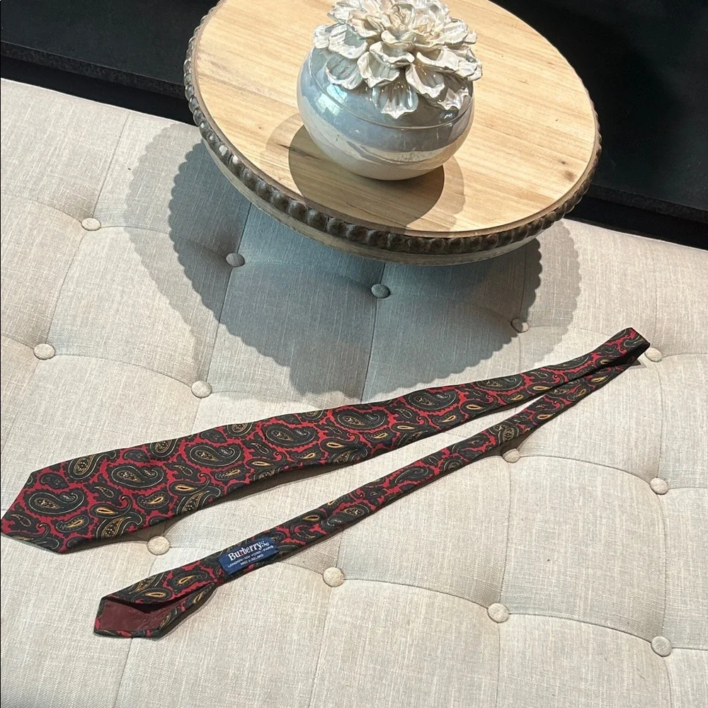 Burberry Men’s Red Green Paisley Printed All Silk Tie - Picture 1 of 8